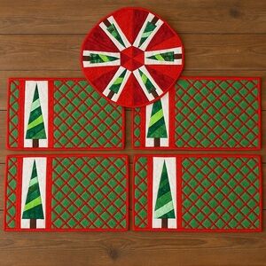 New Handmade Quilted Christmas Table Set Set of 5 (4 Placemats + 1 Centerpiece)